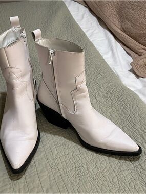 Women's White Western Ankle Boots with Pointed Toe